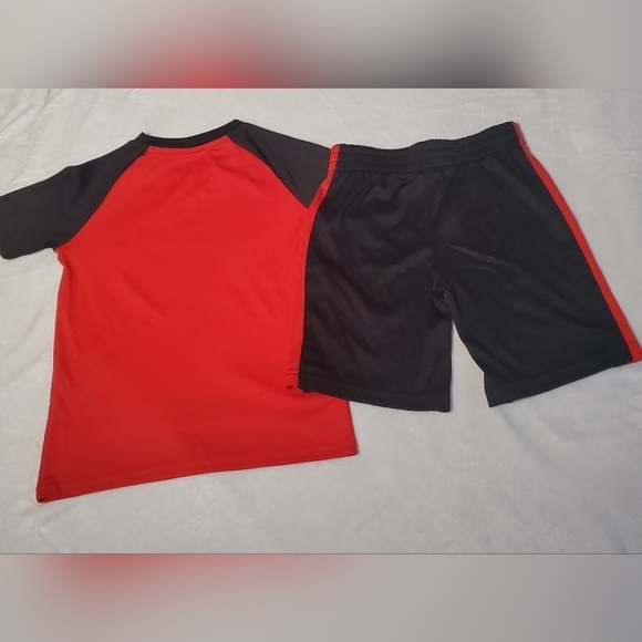 Boys Puma Logo Shorts Set size 5 red & black - Picture 8 of 8